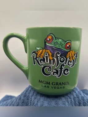 2000 RAINFOREST CAFE MGM GRAND Las Vegas Mug Cha Cha Tree Frog